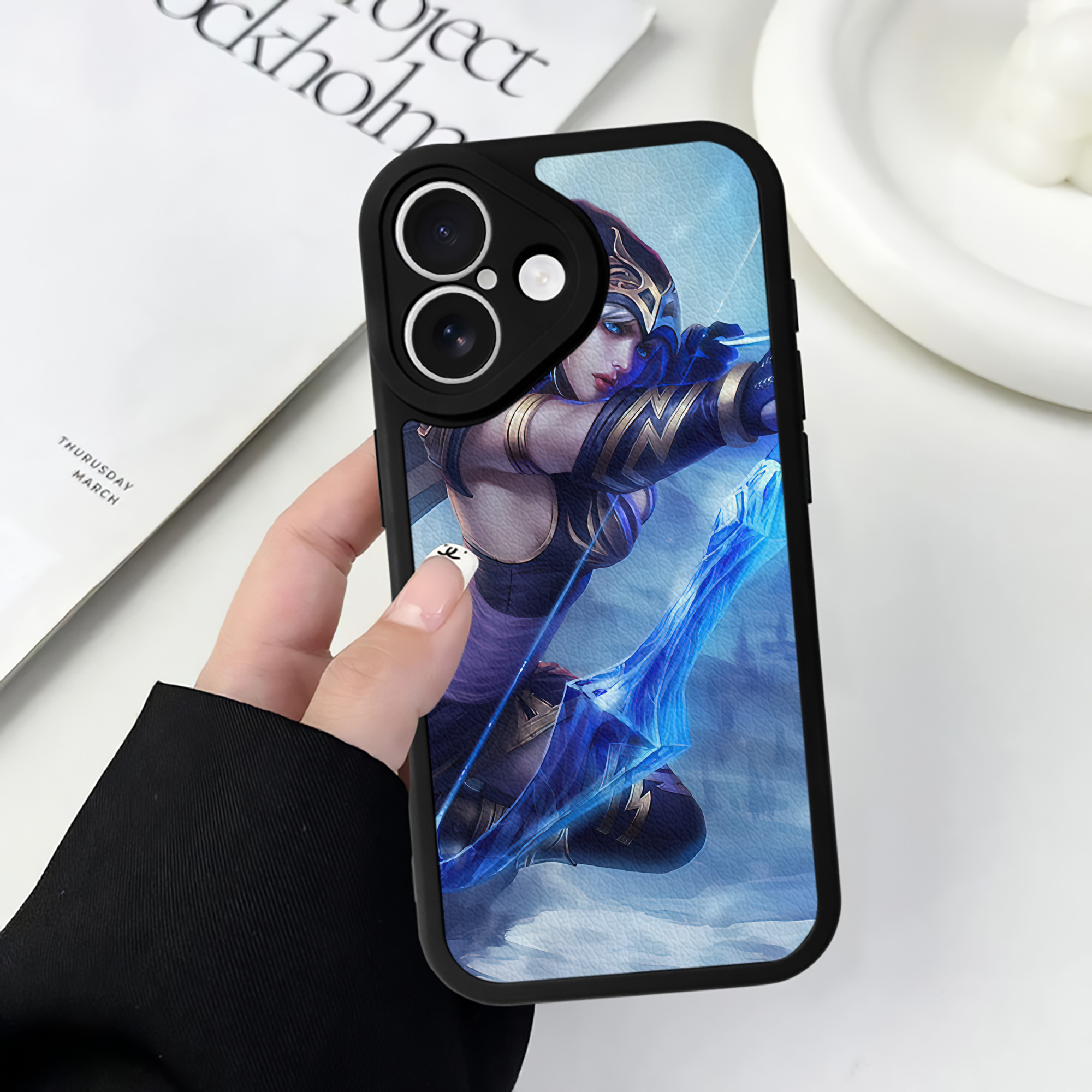 （画像用） リーグ・オブ・レジェンド League of Legends LOL 【iPhone 16シリーズ対応】シリコンスマホケース（レザー調） 材質：シリコン